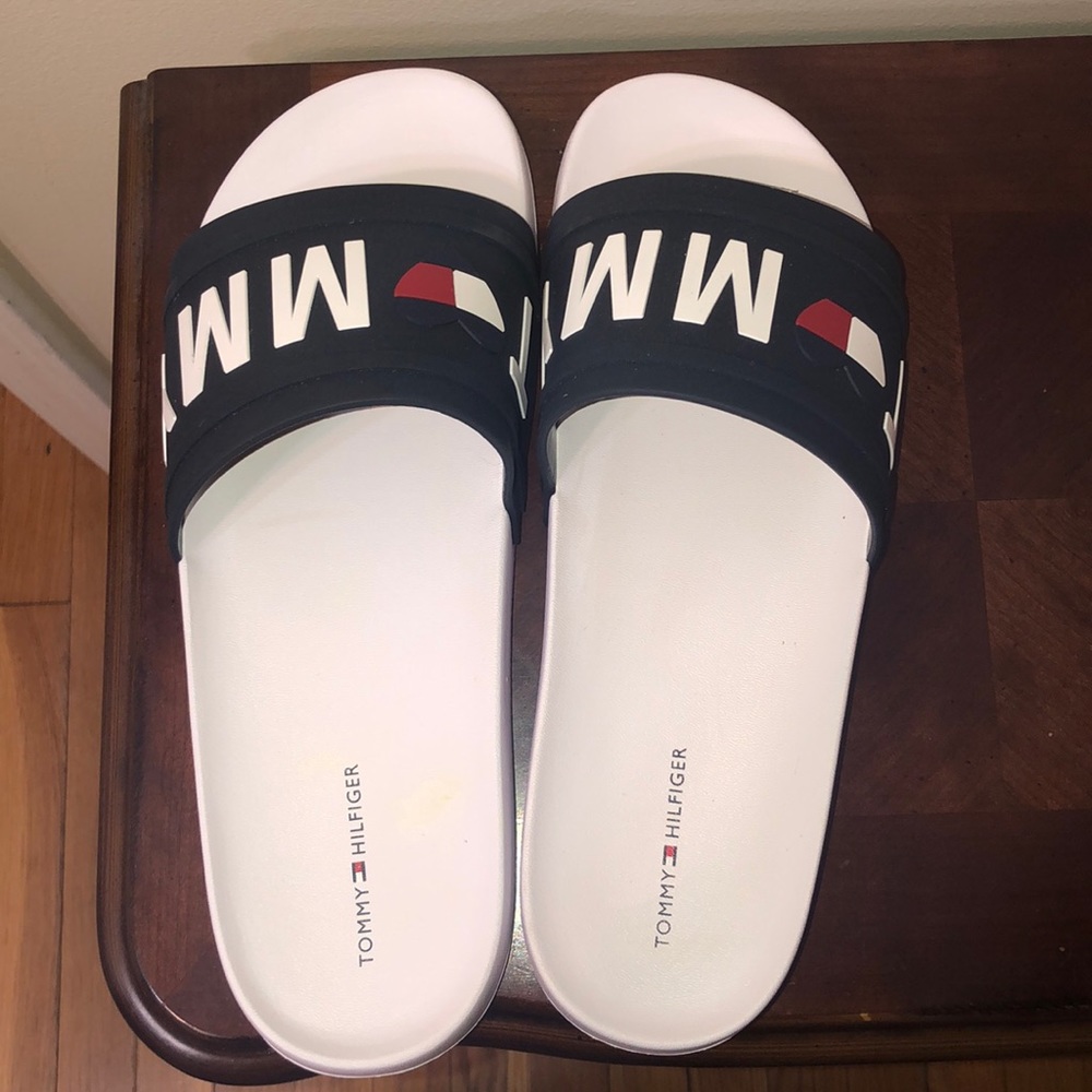 TOMMY HILFIGER SLIDES !